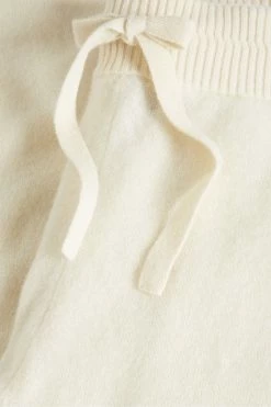 Ted Baker Ecru Cream Axfrd Cashmere Knitted Joggers -Tedbaker Sales 2024 unnamed file 5351