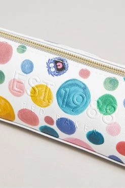 Ted Baker Maddy White Flirty Texture Monster Spot Brush Case -Tedbaker Sales 2024 unnamed file 5487