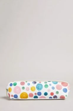 Ted Baker Maddy White Flirty Texture Monster Spot Brush Case -Tedbaker Sales 2024 unnamed file 5488