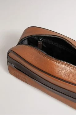 Ted Baker Mens Natural Paty Dk-Ted Branded Leather Washbag -Tedbaker Sales 2024 unnamed file 5527