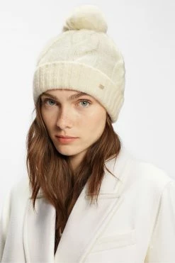 Ted Baker Hannss Chunky Cable Knitted Cream Bobble Hat -Tedbaker Sales 2024 unnamed file 6032